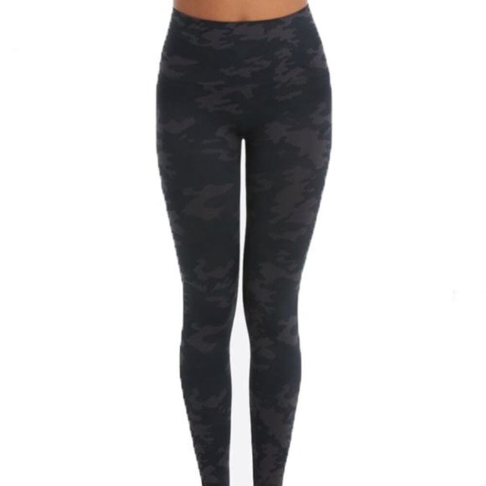SPANX Look At Me Now Seamless Leggings Women's M Black Camo FL3515